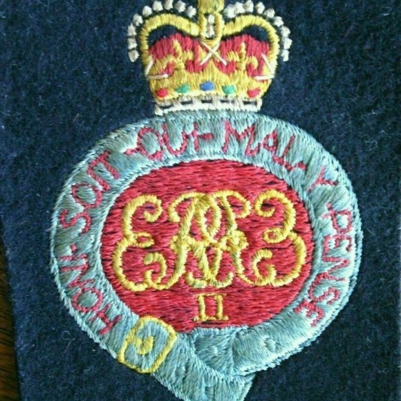 Vintage Royal Grenadier Guards Embroidered Gold Silver Blazer Badge Pocket Patch - Picture 12 of 16